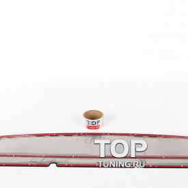 Накладка на кромку багажника Platinum на Toyota RAV4 3